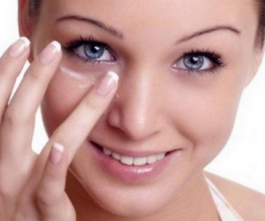 как правильно ухаживать за кожей вокруг глаз